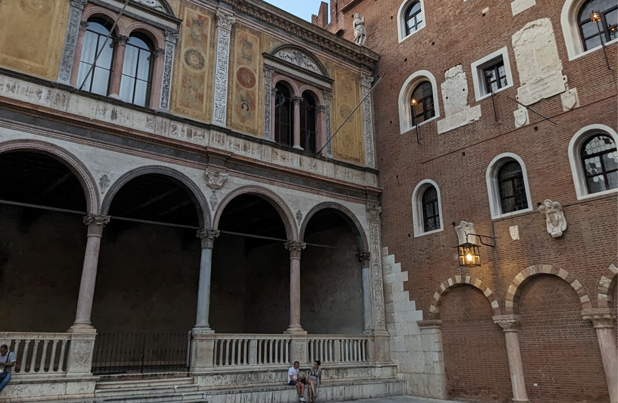 Walking Tour in Verona: 9+ Landmarks with Live Guide