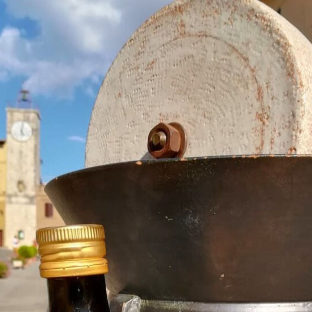 Olive Mill Tour with Oil & Food Tasting near Siena & Perugia