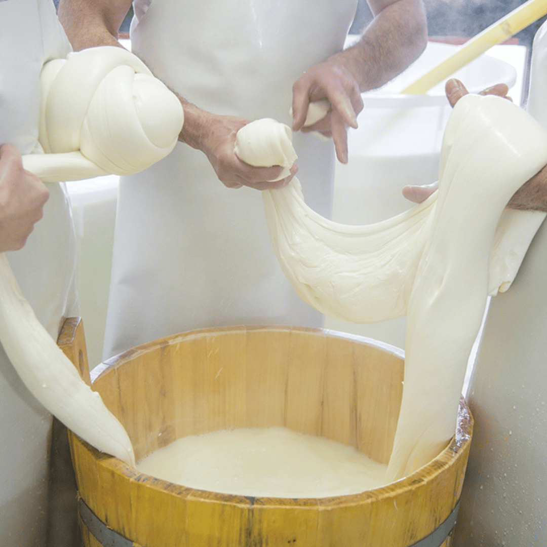 Traditional Cheese Factory Visit with Tasting in Isernia Countryside