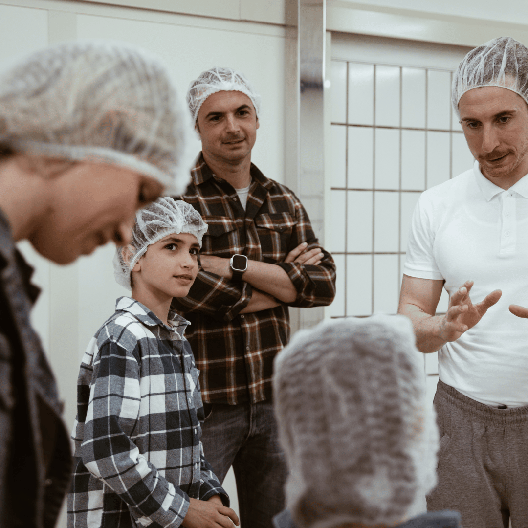 Traditional Cheese Factory Visit with Tasting in Isernia Countryside