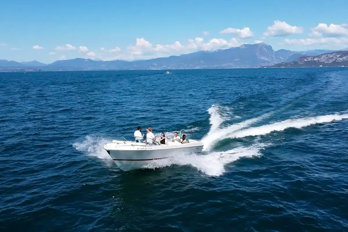 4 hours Boat Cruise on Lake Garda from Lazise