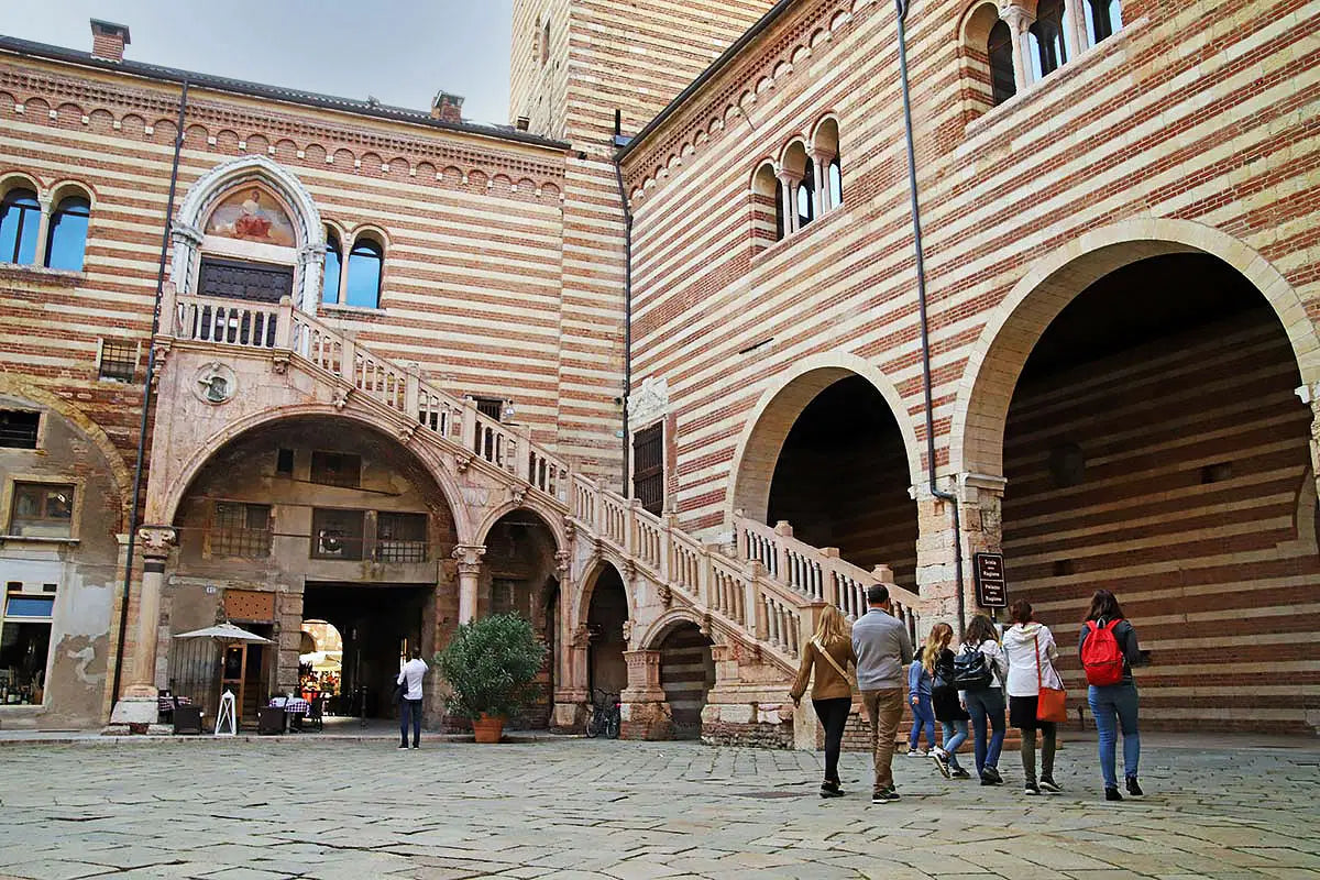 Storia e gemme nascoste di Verona Walking Tour