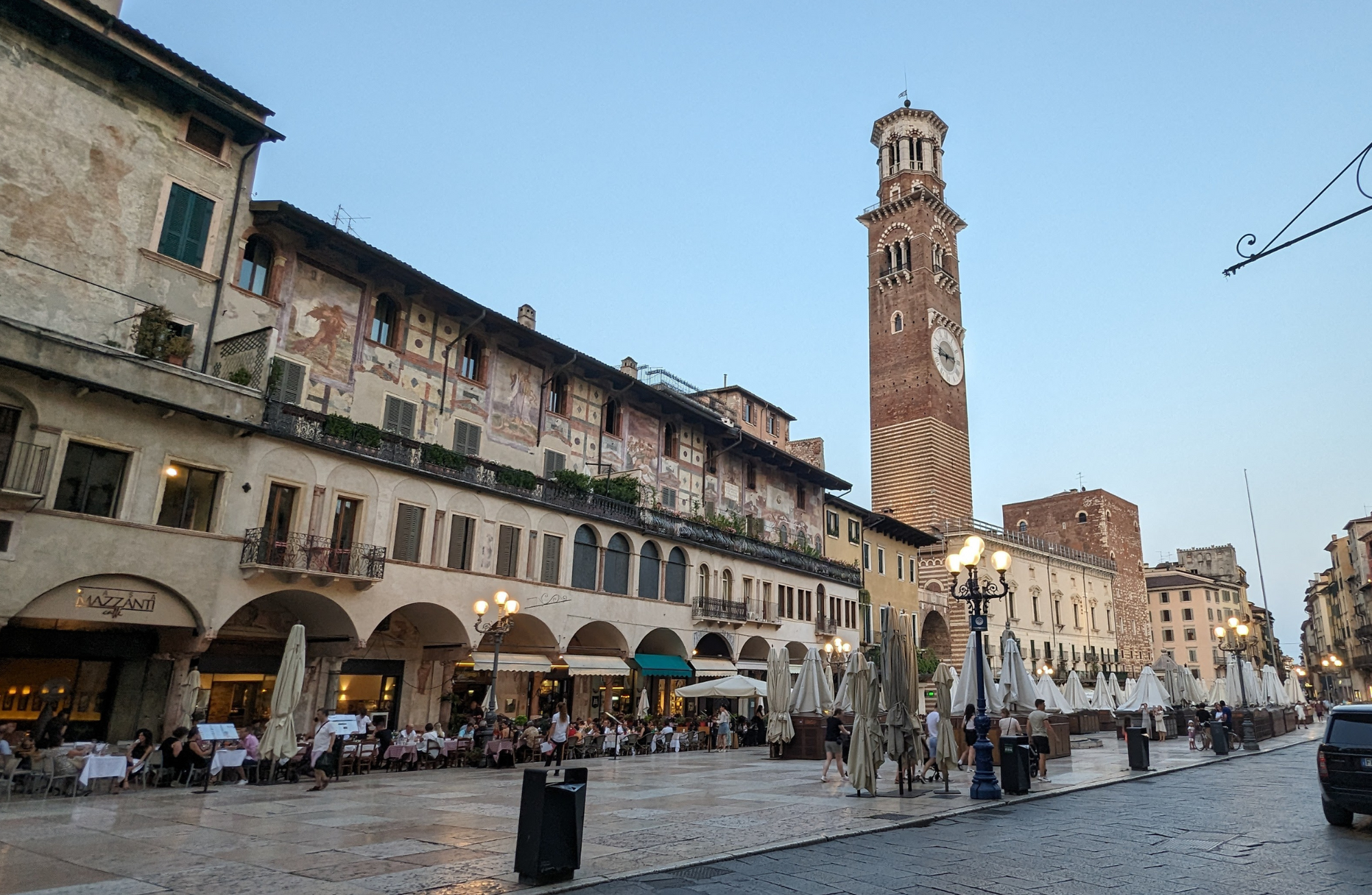 Walking Tour in Verona: 9+ Landmarks with Live Guide