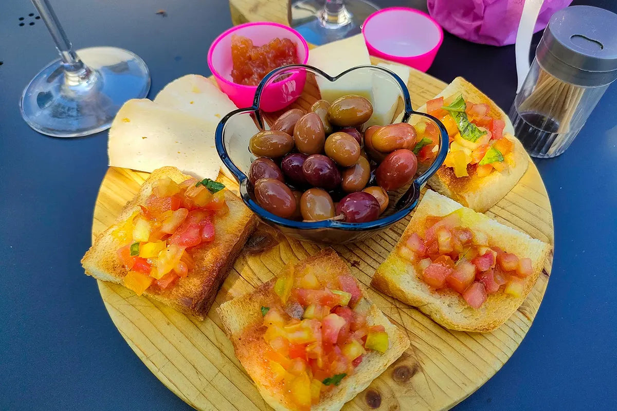 Wine Tasting with local food in Lazise countryside